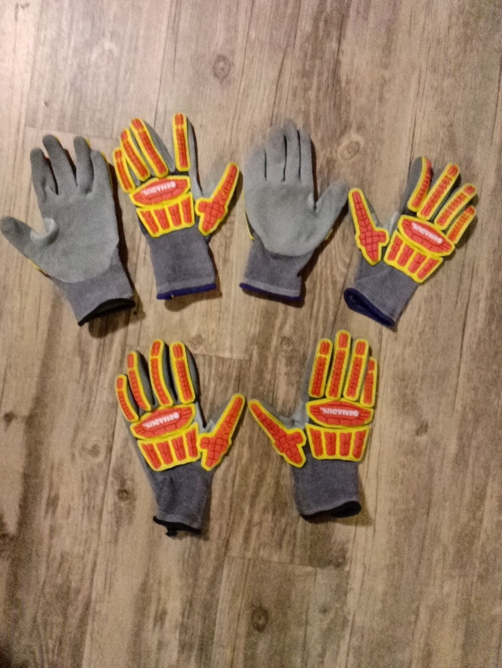 Unbranded Kids Gray Gloves with Yellow & Red Grip Pads
